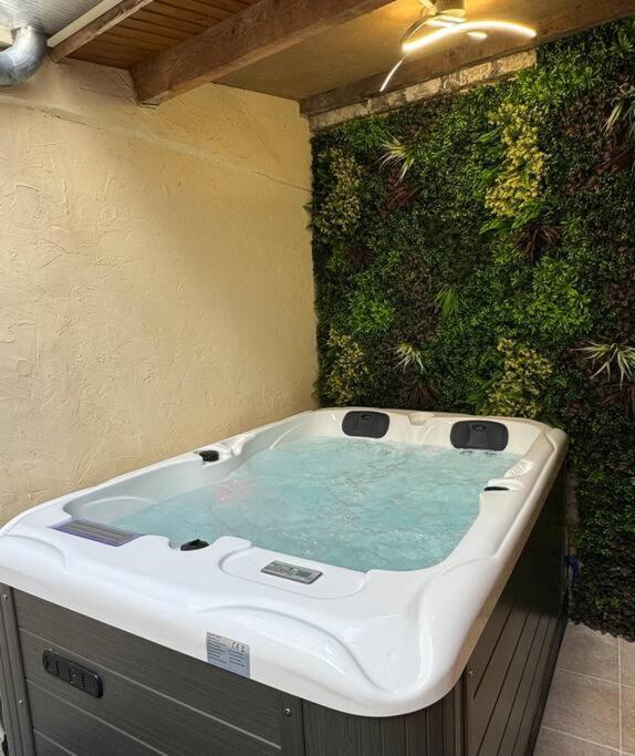 Luxury Room - Havre De Paix Avec Jacuzzi Prive Bar-le-Duc Exteriér fotografie
